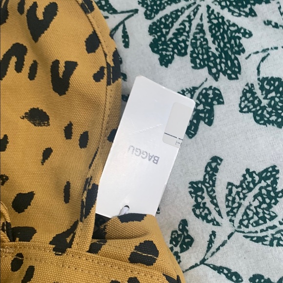 BAGGU Drawstring Leopard Print Backpack - Picture 5 of 6